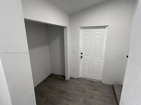 2180 NW 59th St, Miami FL 33142