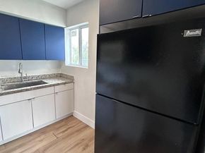 2180 NW 59th St, Miami FL 33142