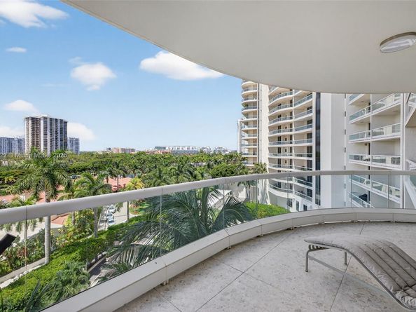 6000 Island Blvd 707, Aventura FL 33160