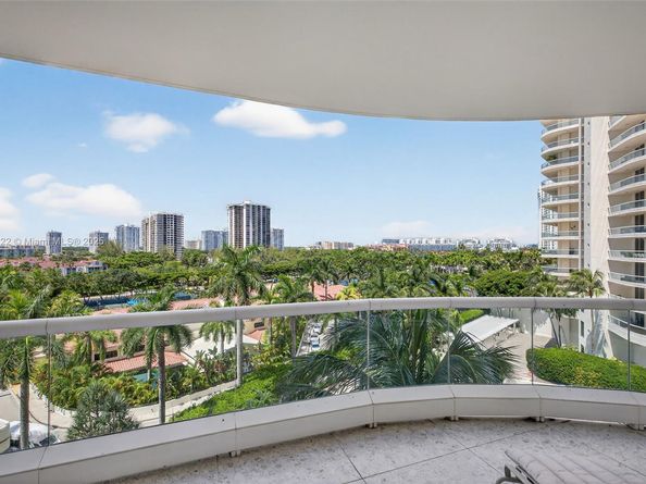 6000 Island Blvd 707, Aventura FL 33160