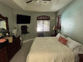 4607 NW 165th St, Miami Gardens FL 33054