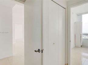 90 SW 3rd St PH10, Miami FL 33130