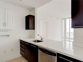 90 SW 3rd St PH10, Miami FL 33130