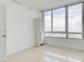 90 SW 3rd St PH10, Miami FL 33130