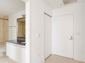 90 SW 3rd St PH10, Miami FL 33130