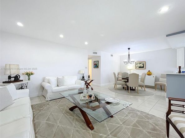 708 SE 7th Ave 14, Pompano Beach FL 33060