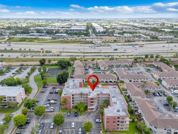 8425 NW 8th St 304, Miami FL 33126