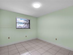 8425 NW 8th St 304, Miami FL 33126