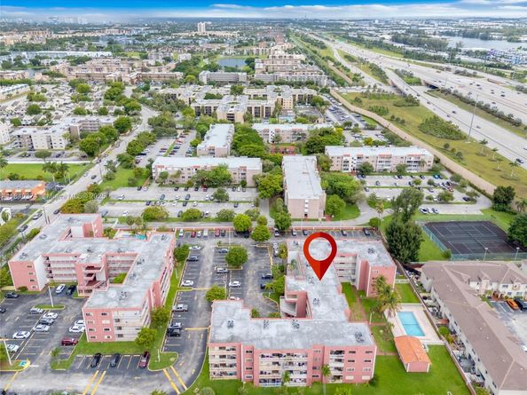 8425 NW 8th St 304, Miami FL 33126