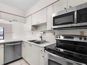 8425 NW 8th St 304, Miami FL 33126