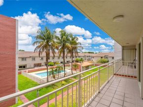 8425 NW 8th St 304, Miami FL 33126