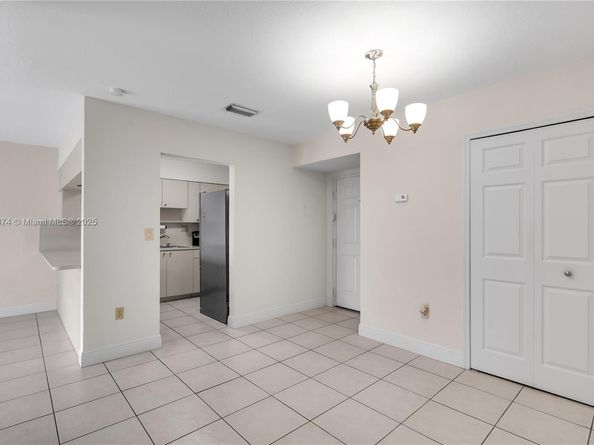 8425 NW 8th St 304, Miami FL 33126