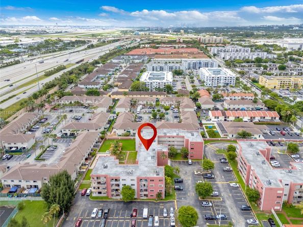 8425 NW 8th St 304, Miami FL 33126