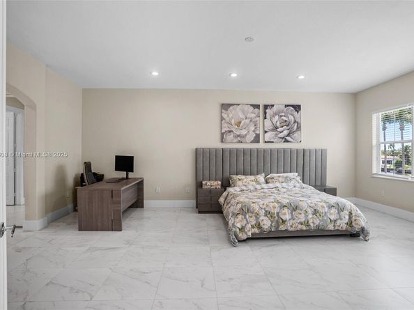 1580 Shoreline Way, Hollywood FL 33019