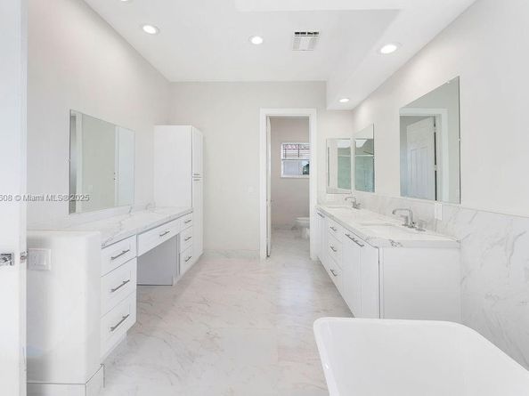 1580 Shoreline Way, Hollywood FL 33019