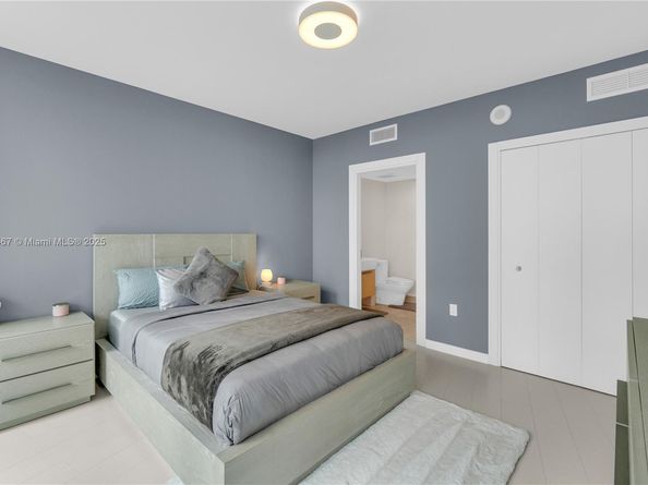 200 Biscayne Boulevard Way 3907, Miami FL 33131