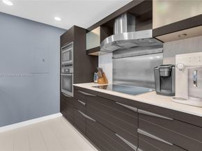 200 Biscayne Boulevard Way 3907, Miami FL 33131