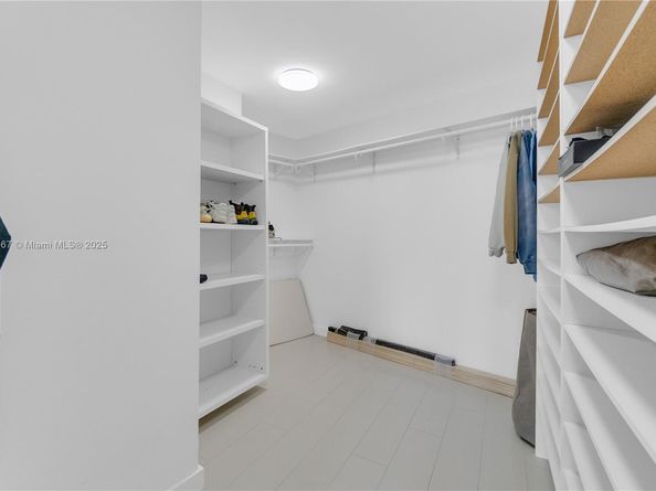 200 Biscayne Boulevard Way 3907, Miami FL 33131