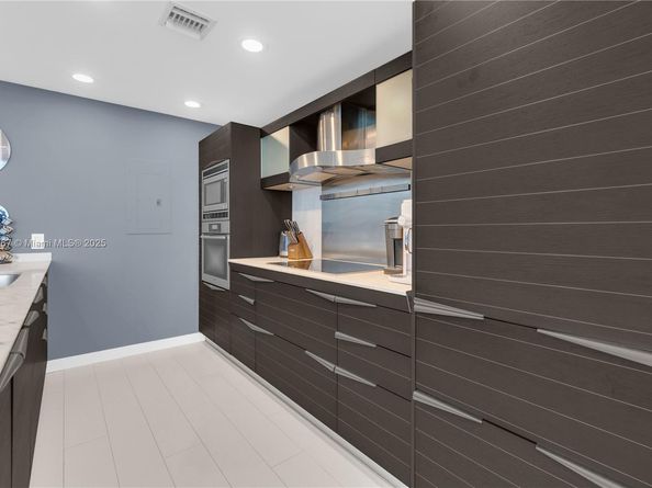 200 Biscayne Boulevard Way 3907, Miami FL 33131