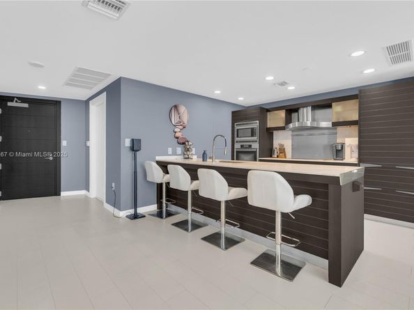 200 Biscayne Boulevard Way 3907, Miami FL 33131