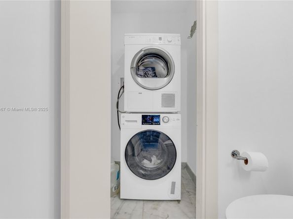 200 Biscayne Boulevard Way 3907, Miami FL 33131