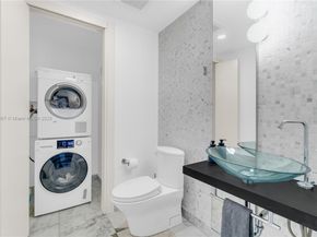 200 Biscayne Boulevard Way 3907, Miami FL 33131