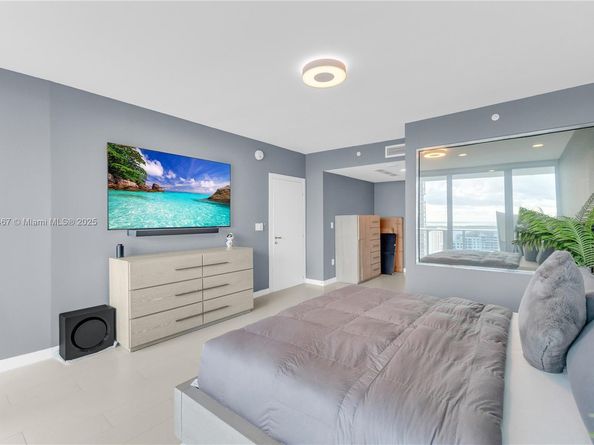 200 Biscayne Boulevard Way 3907, Miami FL 33131