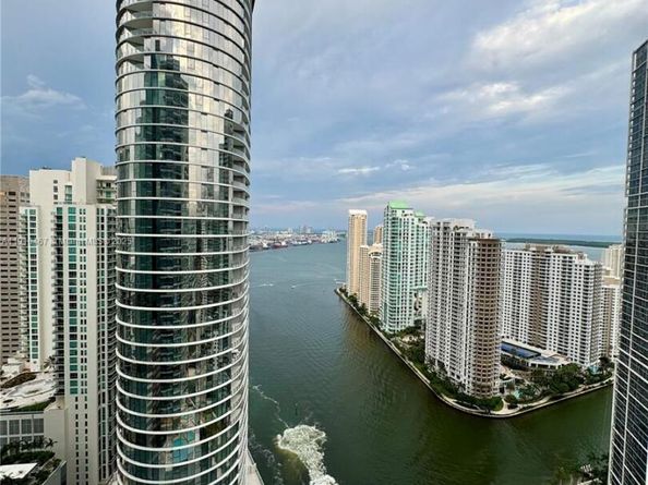 200 Biscayne Boulevard Way 3907, Miami FL 33131