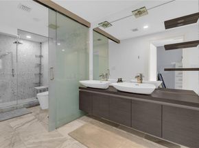 200 Biscayne Boulevard Way 3907, Miami FL 33131