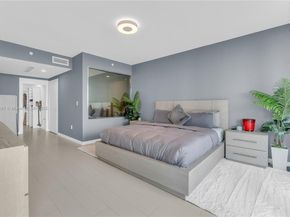 200 Biscayne Boulevard Way 3907, Miami FL 33131