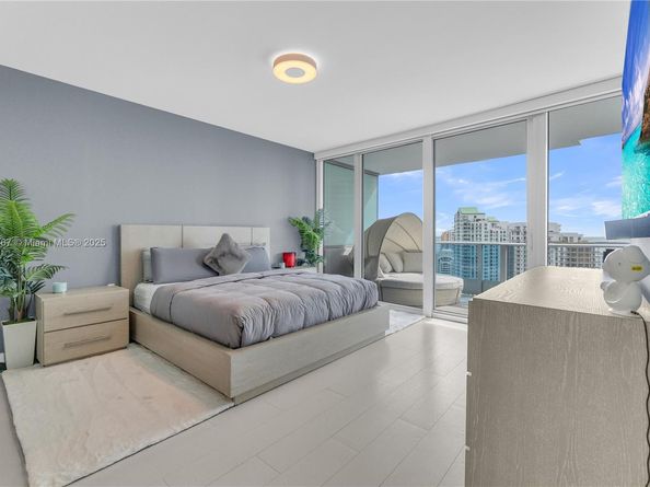 200 Biscayne Boulevard Way 3907, Miami FL 33131