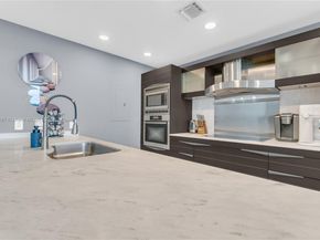 200 Biscayne Boulevard Way 3907, Miami FL 33131