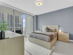 200 Biscayne Boulevard Way 3907, Miami FL 33131