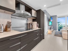 200 Biscayne Boulevard Way 3907, Miami FL 33131