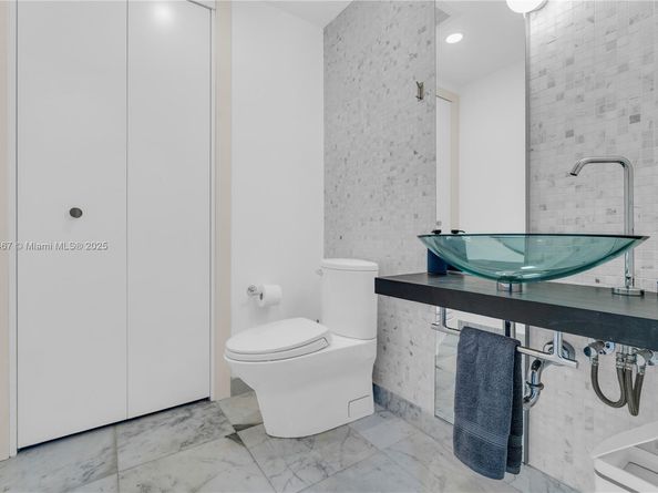 200 Biscayne Boulevard Way 3907, Miami FL 33131