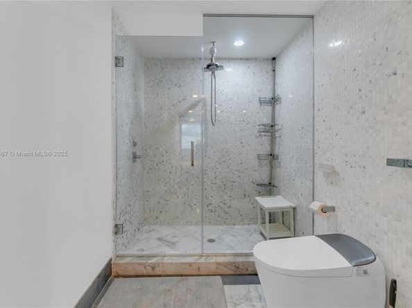 200 Biscayne Boulevard Way 3907, Miami FL 33131