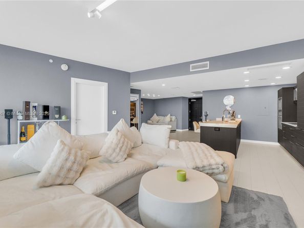 200 Biscayne Boulevard Way 3907, Miami FL 33131