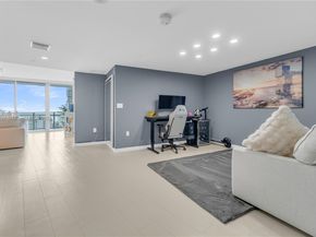 200 Biscayne Boulevard Way 3907, Miami FL 33131