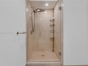 200 Biscayne Boulevard Way 3907, Miami FL 33131