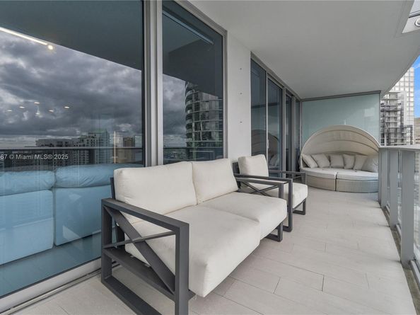 200 Biscayne Boulevard Way 3907, Miami FL 33131