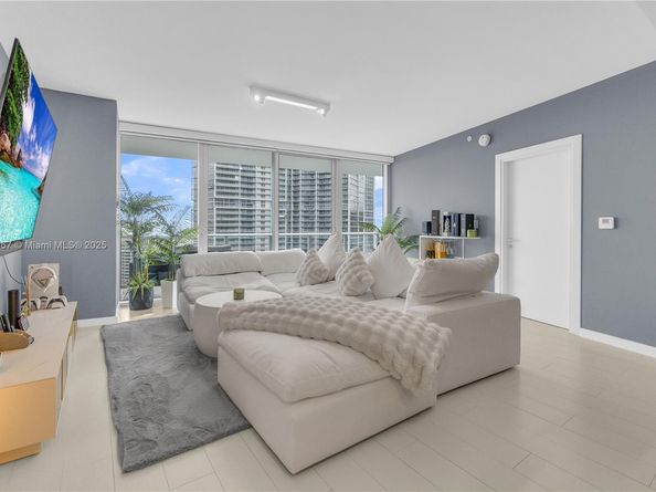 200 Biscayne Boulevard Way 3907, Miami FL 33131