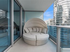 200 Biscayne Boulevard Way 3907, Miami FL 33131