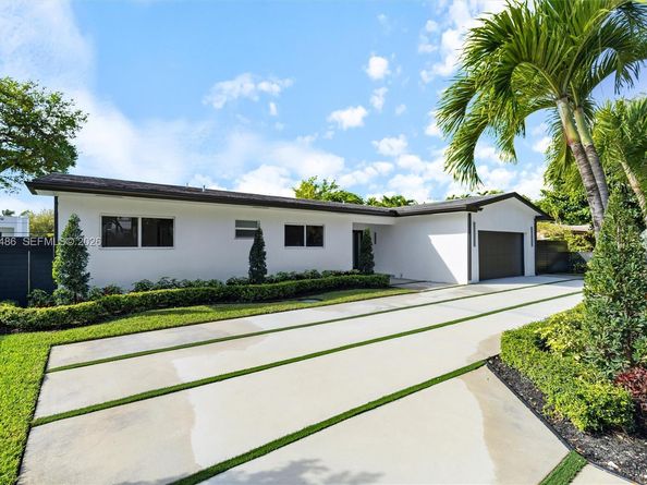 1840 NE 199th St, Miami FL 33179