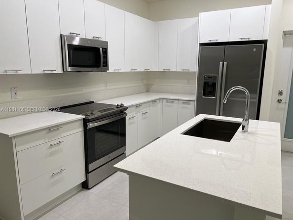 8001 NW 41st St F202, Doral FL 33166