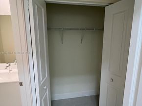 8001 NW 41st St F202, Doral FL 33166