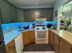 208 Pine Hov Cir A2, Green Acres FL 33463