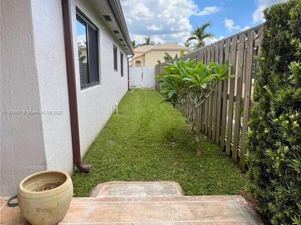 16605 SW 90th St, Miami FL 33196