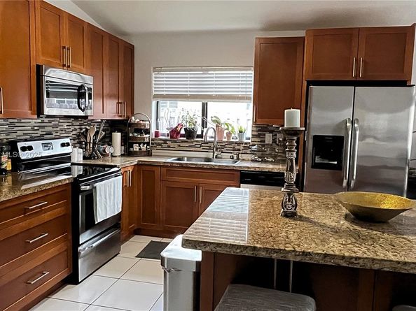 16605 SW 90th St, Miami FL 33196