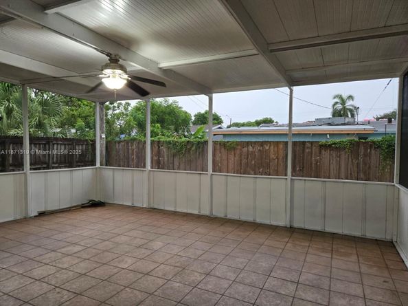 6751 Meade St, Hollywood FL 33024