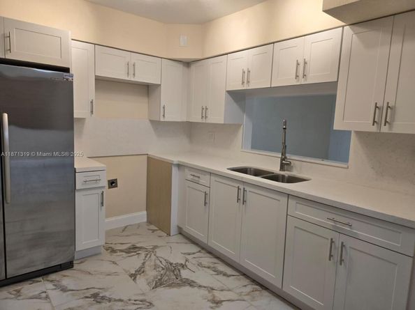 6751 Meade St, Hollywood FL 33024